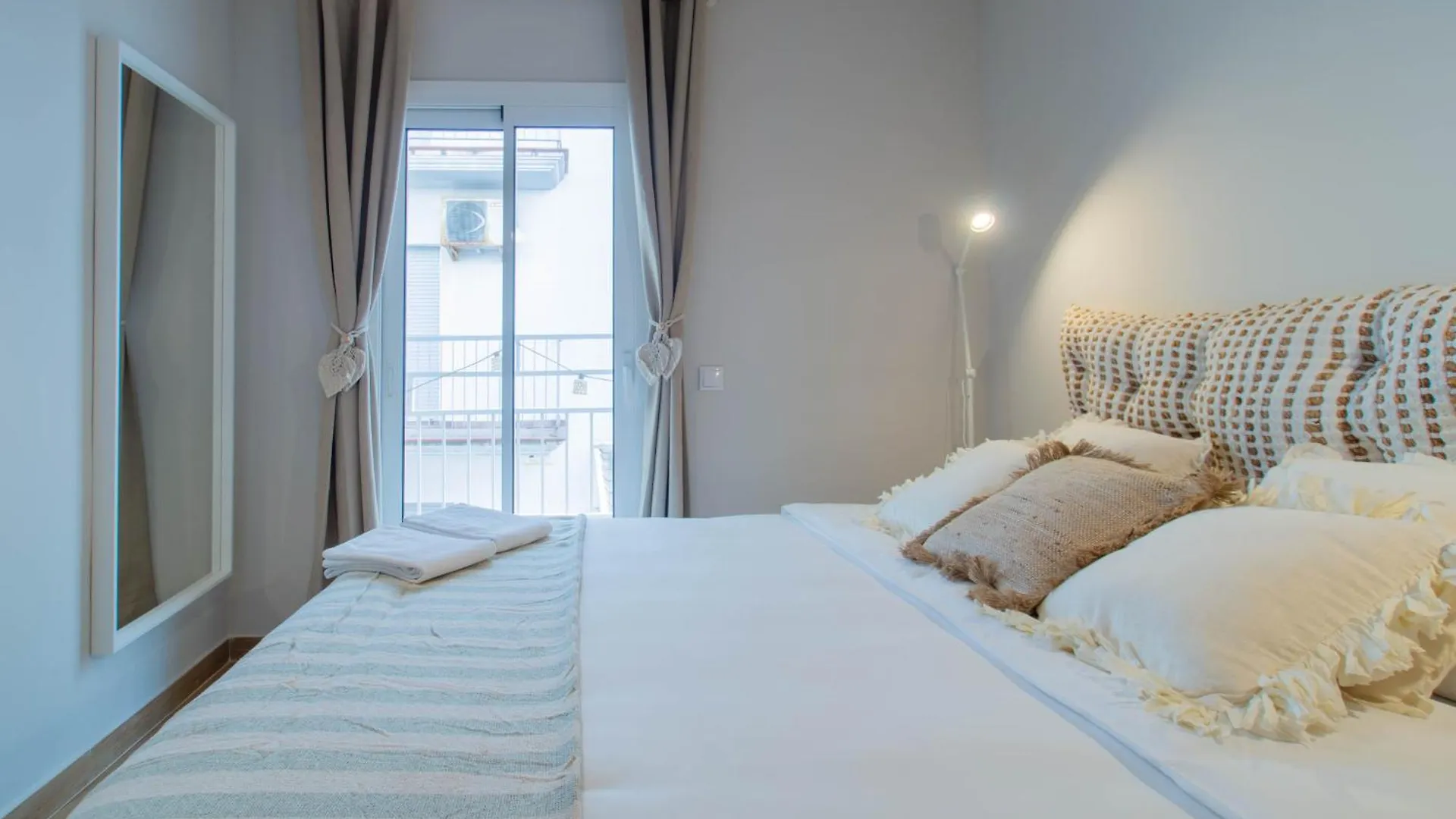 Budget Beach Studio 23 산 안토니 드 칼론헤 0*,  스페인